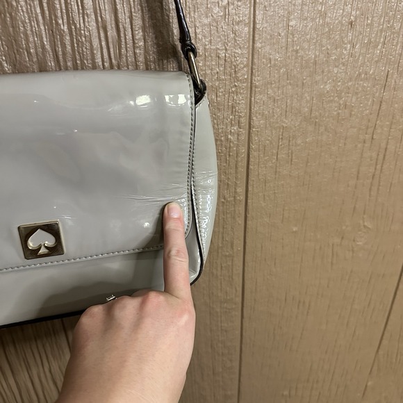 Kate Spade Gray Patent Leather Crossbody Bag Brown Strap GUC Button Open Chic - Picture 4 of 7